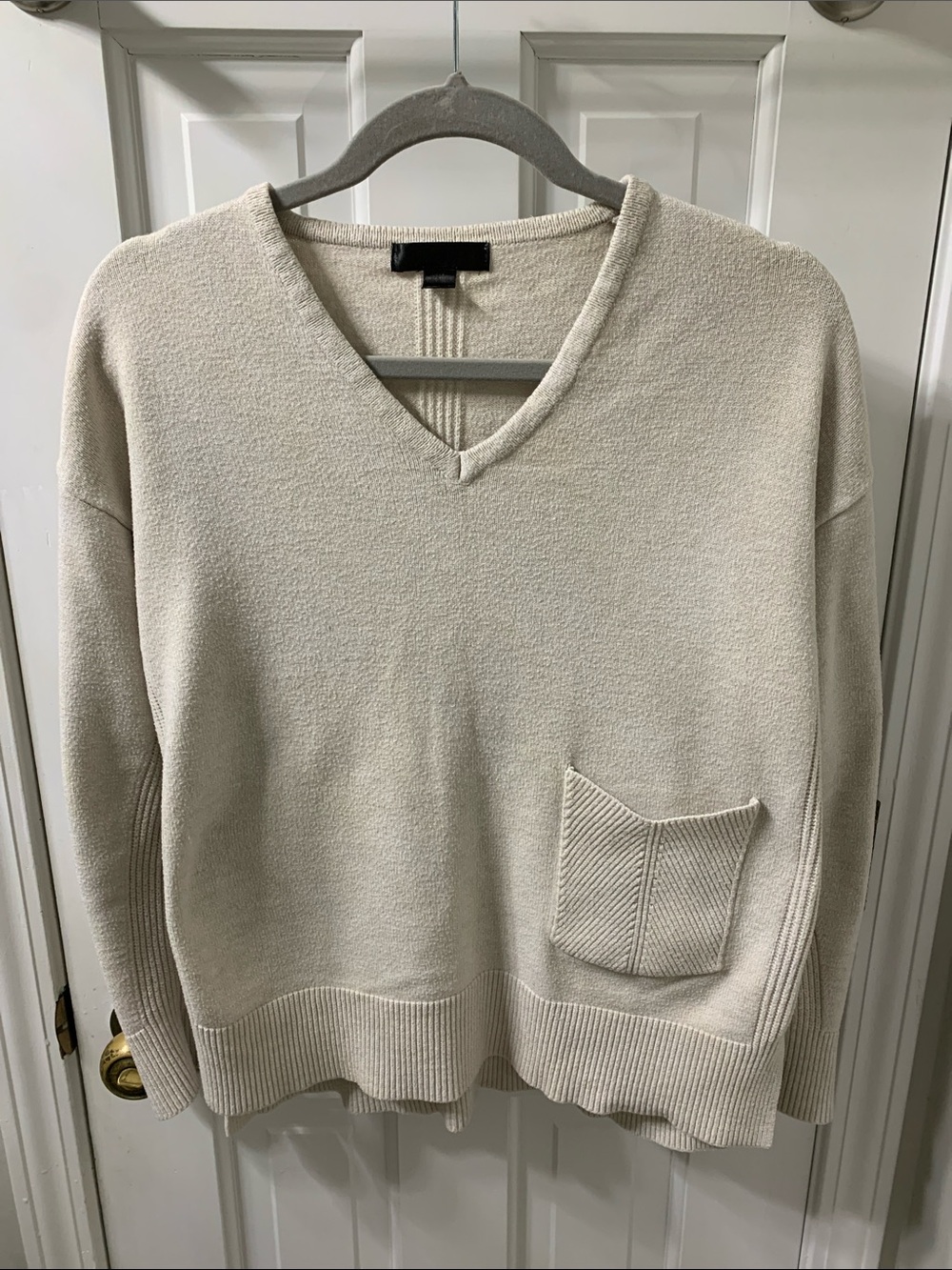 Renuar Women's Cream V-Neck Sweater with Pocket